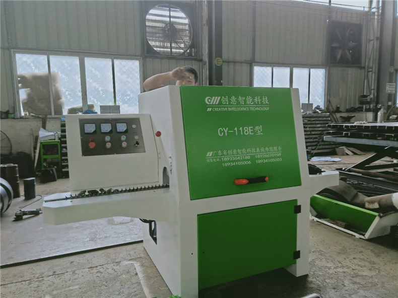 118型0新款圓木多片鋸，采用超薄鋸片，出材率高達(dá)80%以上