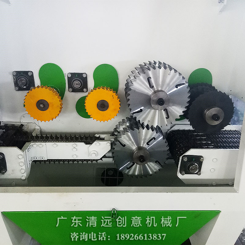 圓木多片鋸機(jī)型內(nèi)倉(cāng)，采用V型送料鏈，送料更穩(wěn)；超薄鋸片，出材率高達(dá)80%以上