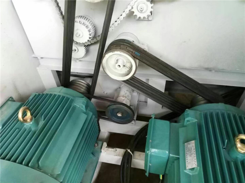 木工多片鋸齒輪齒面磨損：潤滑油不足或油質(zhì)不清潔會造成齒面磨粒磨損，使齒廓改變，側(cè)隙加大，以至由于齒輪過度減薄導致斷齒。