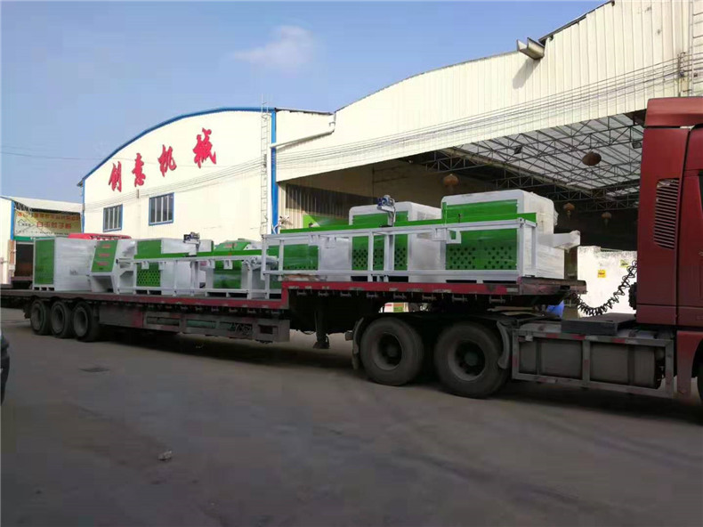 作為木工機械多片鋸廠家，廣東創(chuàng)意木工機械廠是一家擁有17年研發(fā)生產(chǎn)經(jīng)驗的木工機械多片鋸廠家。  